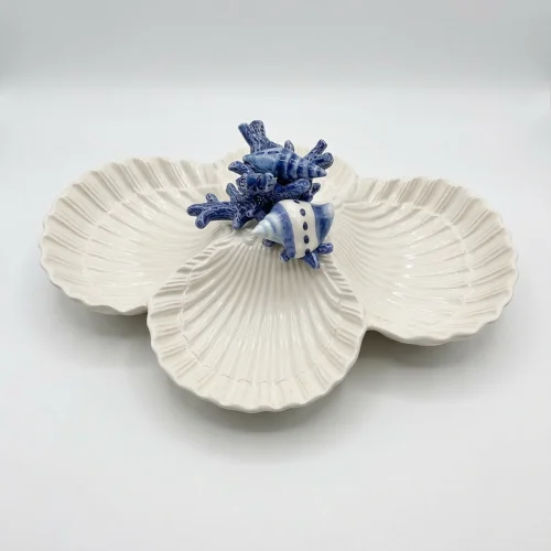 Vierfache Muschelschale blaues Korallenmotiv
