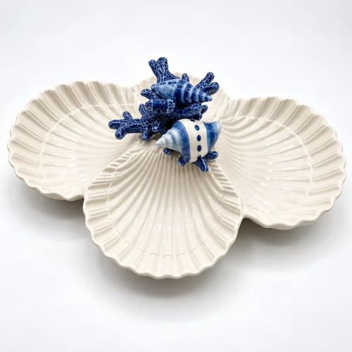 Vierfache Muschelschale blaues Korallenmotiv
